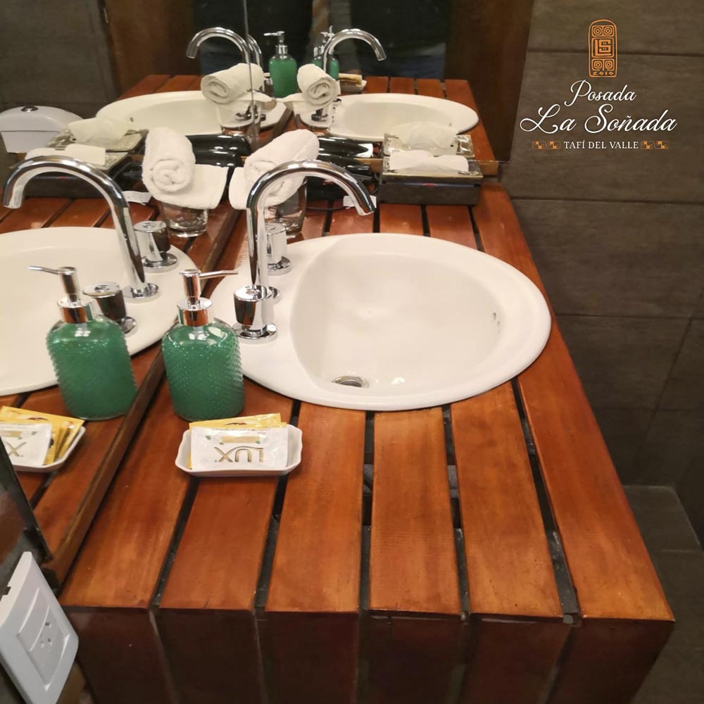 Imagen del baño de la suite