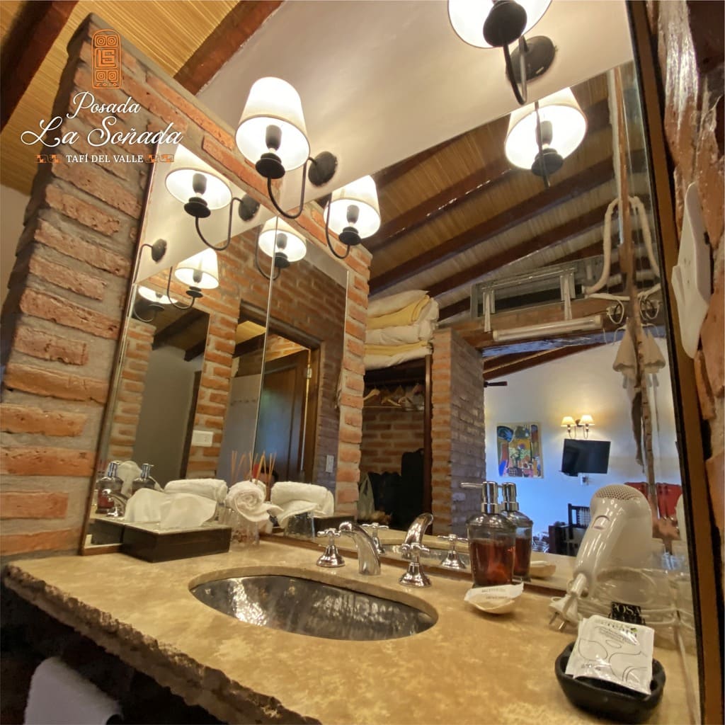 Imagen del baño de la habitacion superior